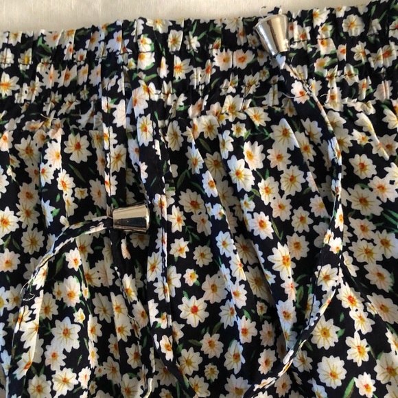 Floral flowy skirt! BRAND NEW - Picture 2 of 2
